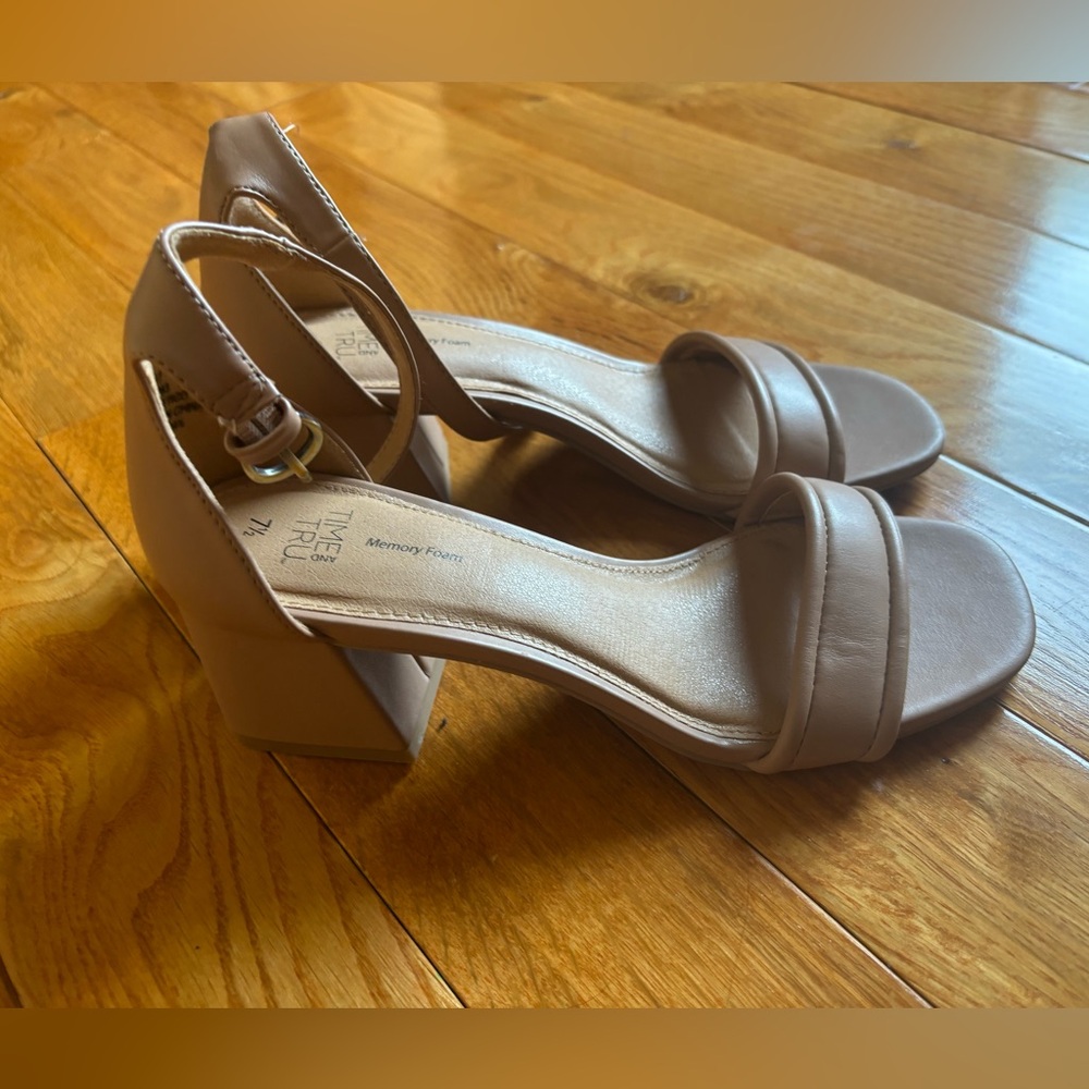 Beige/nude heels